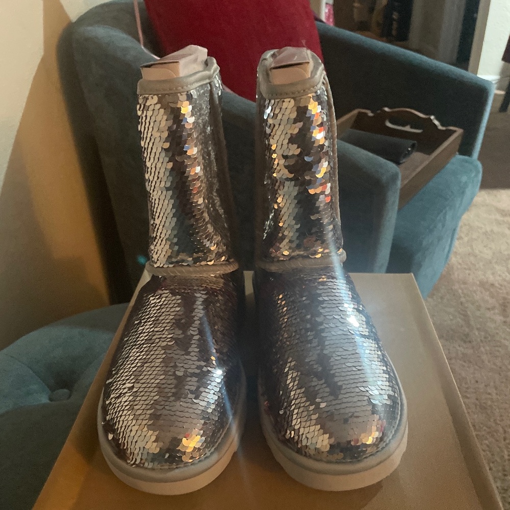 Women’s Classic Short Sequin Boot SZ 6 BNIB